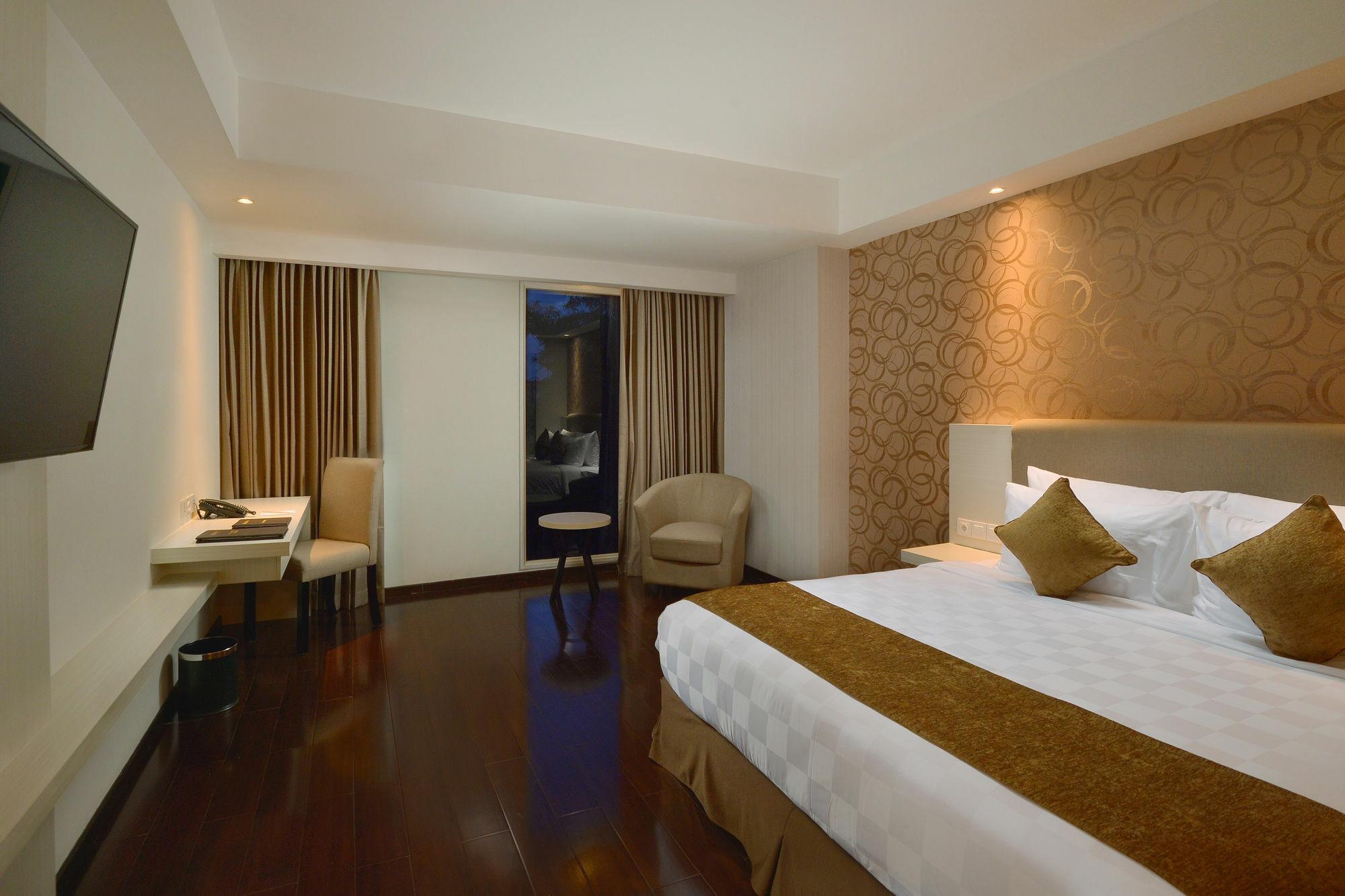 Platinum Adisucipto Hotel & Conference Center Yogyakarta Extérieur photo