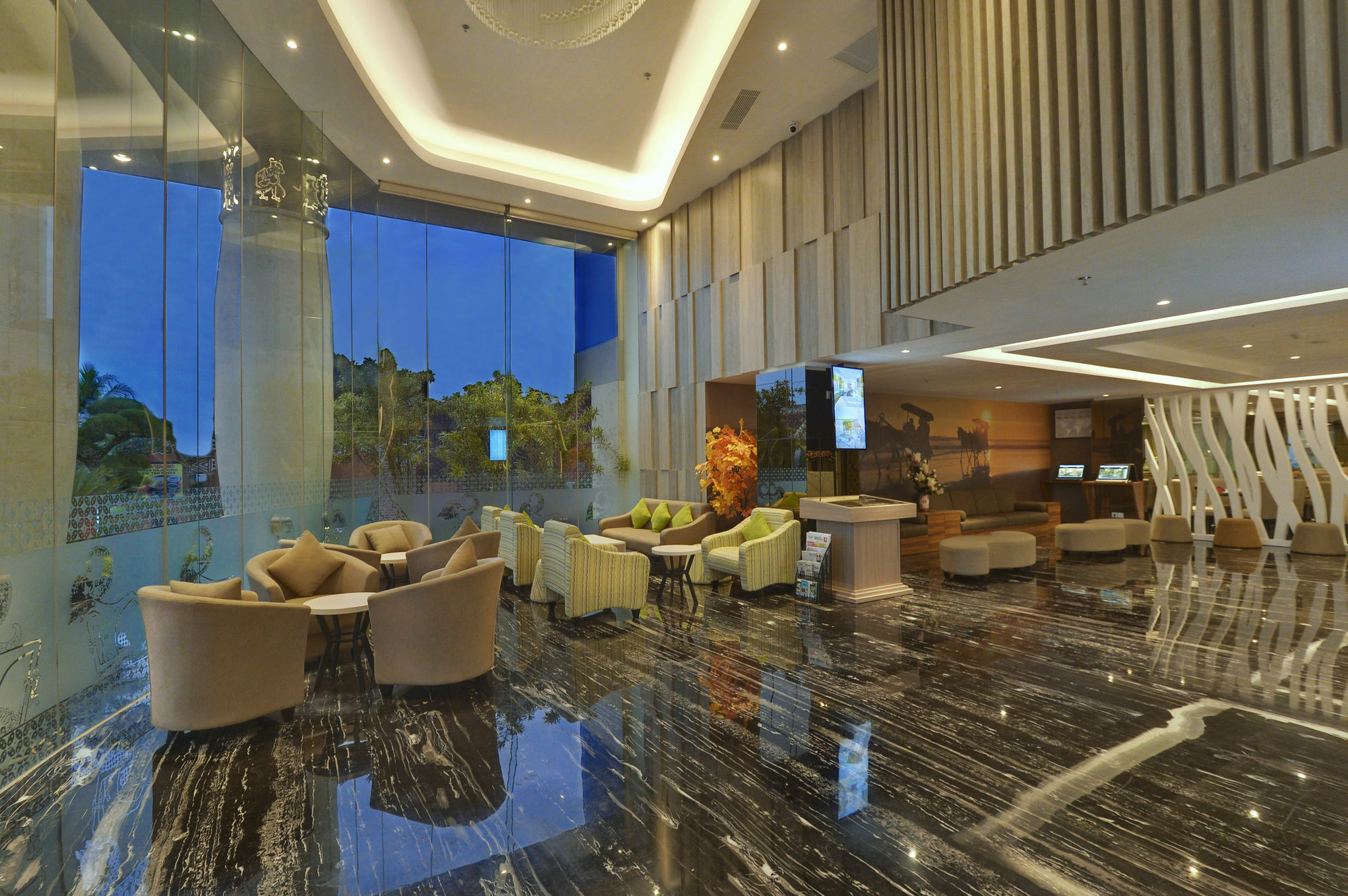 Platinum Adisucipto Hotel & Conference Center Yogyakarta Extérieur photo