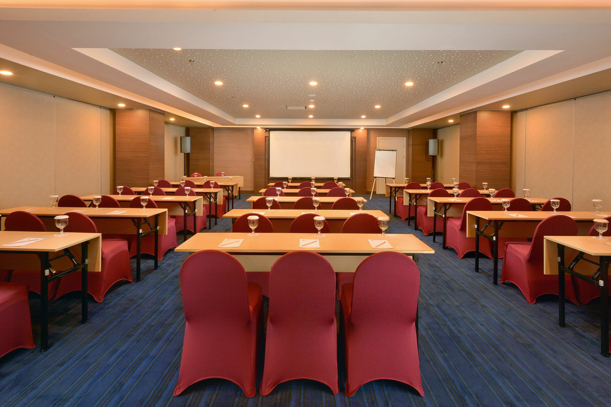 Platinum Adisucipto Hotel & Conference Center Yogyakarta Extérieur photo